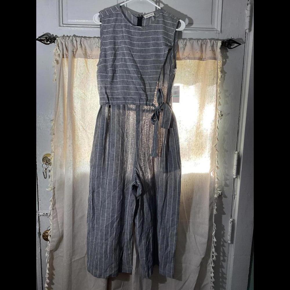 Court and Rowe Black Pinstriped  Linen BlendCropped Wideleg Jumpsuit  Size 8